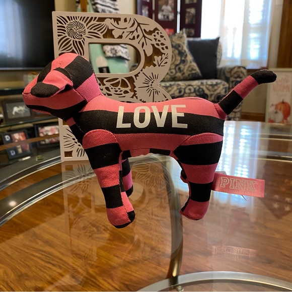 VS Pink mini dog - Picture 2 of 11